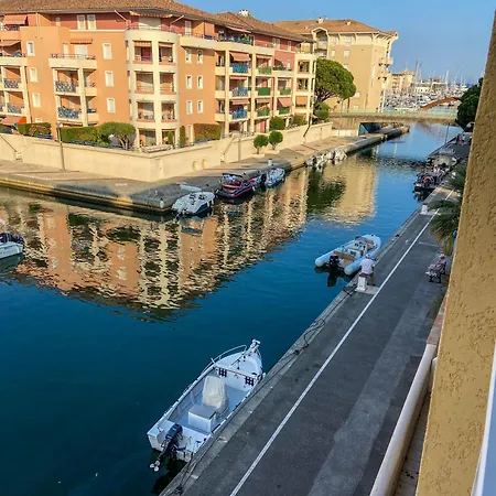 Magnifique T2 Port Avec Vue D'exception Pied Dans L'eau Fréjus
